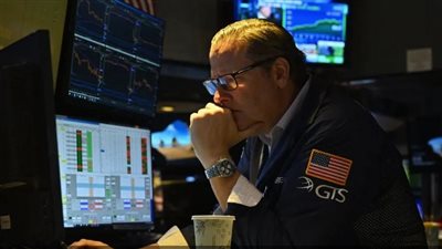  مؤشرات وول ستريت تواجه تراجع بعد بيانات أميركية ضعيفة