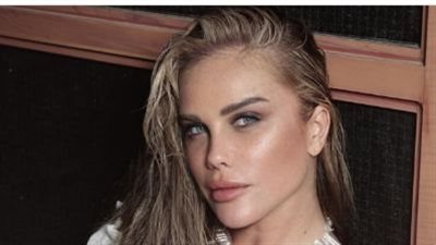 نيكول سابا تطل بالأبيض وتبرز نحافة خصرها