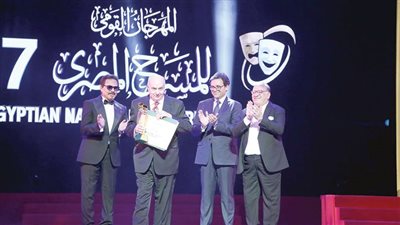 ﺗﻜﺮﻳﻢ ١٠ رواد ﻓﻰ اﻟﻘﻮﻣﻰ ﻟﻠﻤﺴﺮح