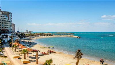 مصايف الإسكندرية: إقبال كبير من المصطافين والرواد على الشواطئ 