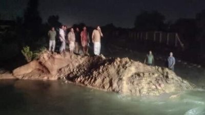 انهيار جسر ترعة بالتل الكبير وغمر مساحات من الأراضي الزراعية 