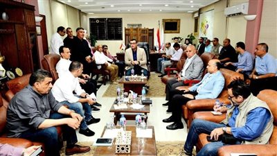 وزير الإسكان يعقد اجتماعًا بمقر جهاز 