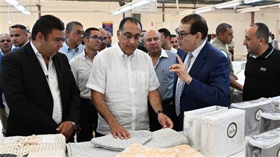 رئيس الوزراء يتفقد مصنع 