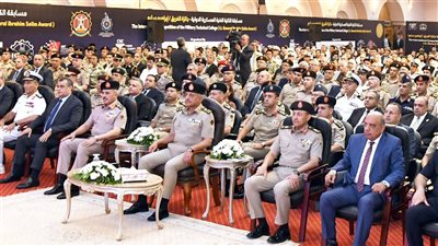 وزير الدفاع يشهد اليوم العلمى ومسابقات الذكاء الإصطناعي والأقمار الصناعية بالفنية العسكرية