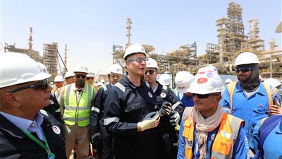 وزير البترول يتفقد مجمع إنتاج السولار بأسيوط (تفاصيل)