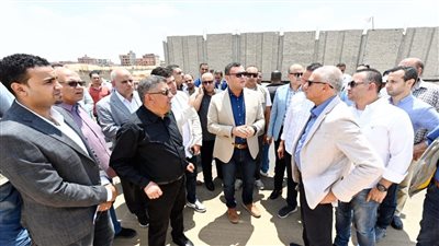 وزير الإسكان يتفقد وحدات 