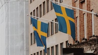 السويد تعلق عمل سفارتها في لبنان