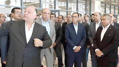 رئيس الوزراء يبحث مع وزير الطيران الخطط المستقبلية