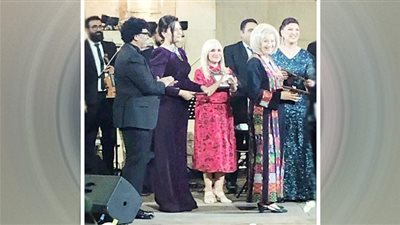 فى ليلة بروح كوكب الشرق.. وزيرة الثقافة الأردنية تكرم رئيس الأوبرا فى جرش