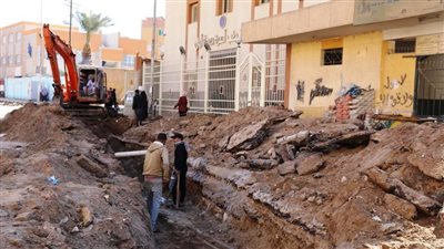 محافظ أسوان يوجه بتنفيذ الحل العاجل للحد من انقطاع وضعف المياه