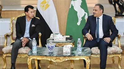 أشرف صبحي يُشارك في صالون 30 يونيو بقصر ثقافة الزقازيق