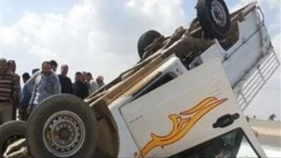 إصابة 24 عاملا في انقلاب سيارة على طريق 36 الحربي