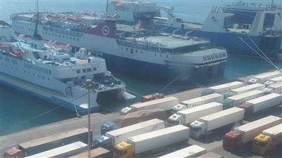 تداول  600 سيارة بوزن 1200 طن بموانئ البحر الأحمر 