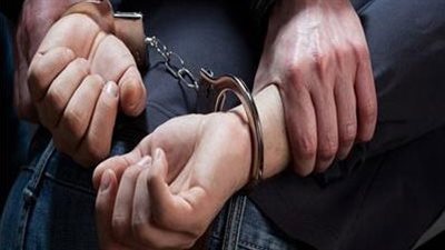 ضبط متهم في الجيزة بحوزته أسلحة نارية ومخدرات