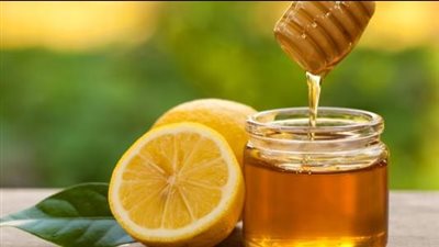 فوائد شرب العسل بالليمون قبل الإفطار.. أبرزها تعزيز الصحة والنشاط اليومي