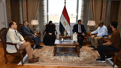 وزير الشباب والرياضة يلتقي أسرة لاعب نادي الكهرباء للتجديف الراحل محمد عمرو