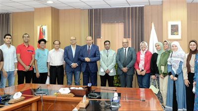 رئيس جامعة المنصورة يلتقى مع الطلاب المقبولين فى برنامج المنح الجامعية 