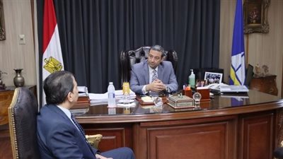 محافظ دمياط ورئيس جهاز تنمية المشروعات يناقشان آليات دعم صناعة الأثاث 