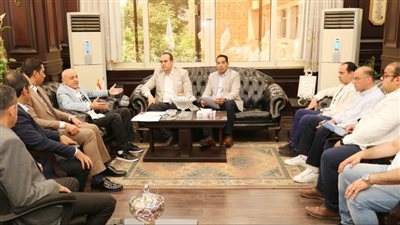 رئيس هيئة الرعاية الصحية يتابع المنشآت الطبية في الأقصر