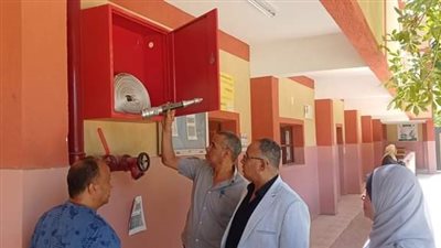 لجنة لتفقد بعض مدارس قنا للتأكد من صلاحية طفايات الحريق 