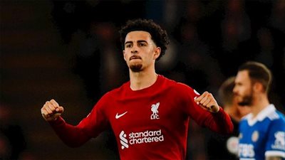 سلوت يكشف سبب غياب جونز عن مواجهة برينتفورد