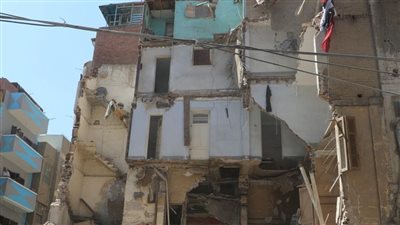 تشكيل لجنة لمعاينة المنازل المجاورة للعقار المنهار بشبين الكوم  