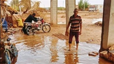 صور|مياه الأمطار تتسبب في غرق قرى الأربعين بالوادي الجديد
