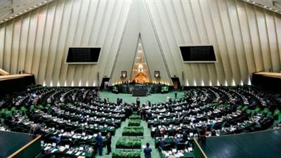 البرلمان الإيراني يطالب برد رادع لإسرائيل