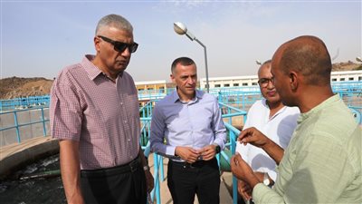 محافظ أسوان يتفقد منظومة التشغيل بمحطة مياه جبل شيشة بالشلال 
