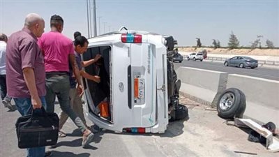 إصابة 6 أشخاص في انقلاب ميكروباص بـ 6 أكتوبر