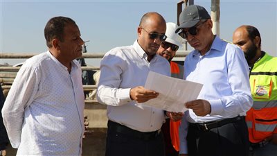 محافظ المنيا يتفقد الأعمال الإنشائية لكوبري مزلقان أبوقرقاص 