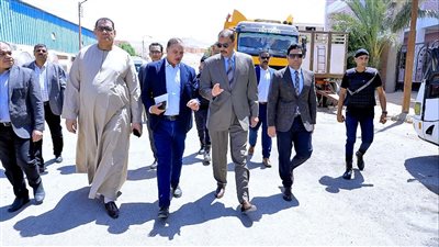 محافظ سوهاج يواصل جولاته الميدانية بالمناطق الصناعية