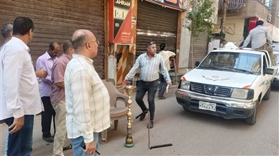 أسيوط: مواصلة إزالة إشغالات وتعديات الباعة الجائلين على حرم الطريق بحي شرق