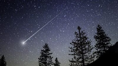 السماء على موعد مع حدث نادر .. كرنفال الشهب منتصف الشهر 