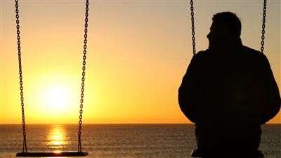 دراسة صادمة: الحزن والوحدة يسببان الشيخوخة المبكرة والوفاة 