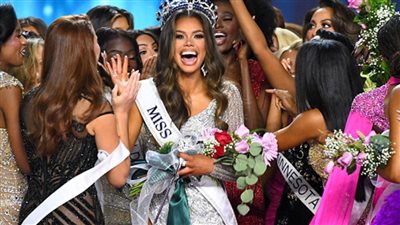 بعد تخلي منافستيها عن اللقب.. تتويج ملكة جمال أمريكا الجديدة