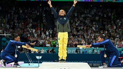 سيمون بايلز تلفت الأنظار بلفتة رائعة في أولمبياد 2024 