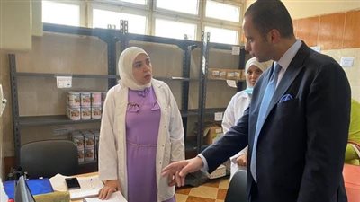نائب وزير الصحة يتفقد مركز طبي التجمع الأول لطب الأسرة