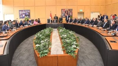 وزير الإسكان يعقد اجتماعه الدوري مع أعضاء البرلمان بمجلسيه 