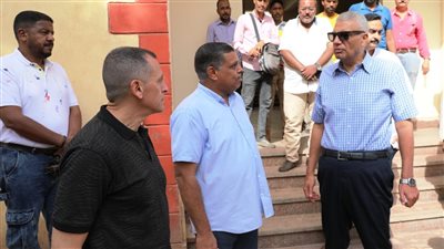 محافظ أسوان يشدد على الارتقاء بمنظومة العمل بحى الصداقة الجديد