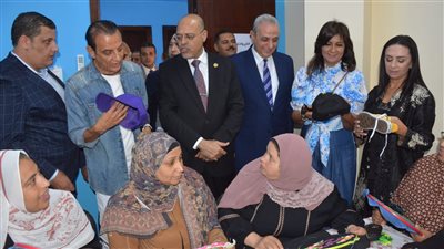 وزيرا التضامن والعمل يفتتحان مركز 