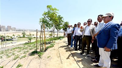 وزير الإسكان يتعهد بإنهاء مشروع 