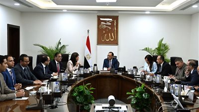 رئيس الوزراء يبحث موقف مشروعات 