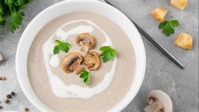 مفيدة لصحة بشرتك.. حضري شوربة المشروم بالكريمة