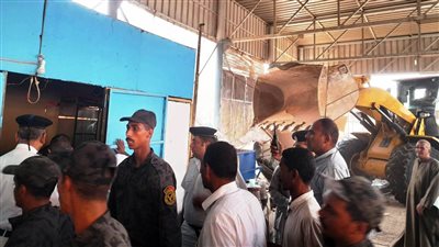 أسوان: إزالة 30 حالة تعد وإشغال بموقف السيل الجديد