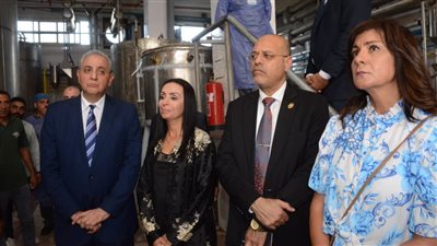 محافظ الغربية ووزيرا التضامن والعمل يتفقدون مصنع إنتاج  العطور بقطور