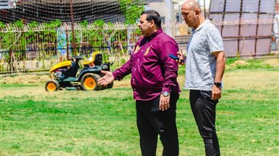 محمد البسيوني يتفقد آخر الأعمال الجارية داخل ملعب نادي المنصورة 