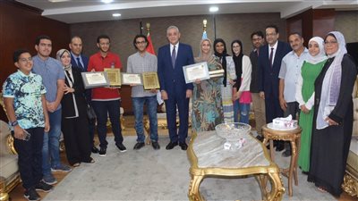 محافظ الغربية يّكرم أوائل الثانوية العامة من ابناء المحافظة 