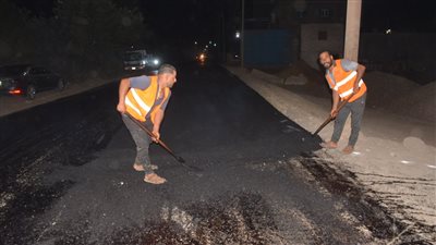 استمرار الأعمال النهائية في رصف طريق دفره - شبين الكوم