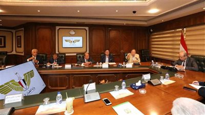 وزير الطيران يبحث مع الاتحاد المصري لجمعيات ومؤسسات المستثمرين جذب مزيد من الاستثمارات